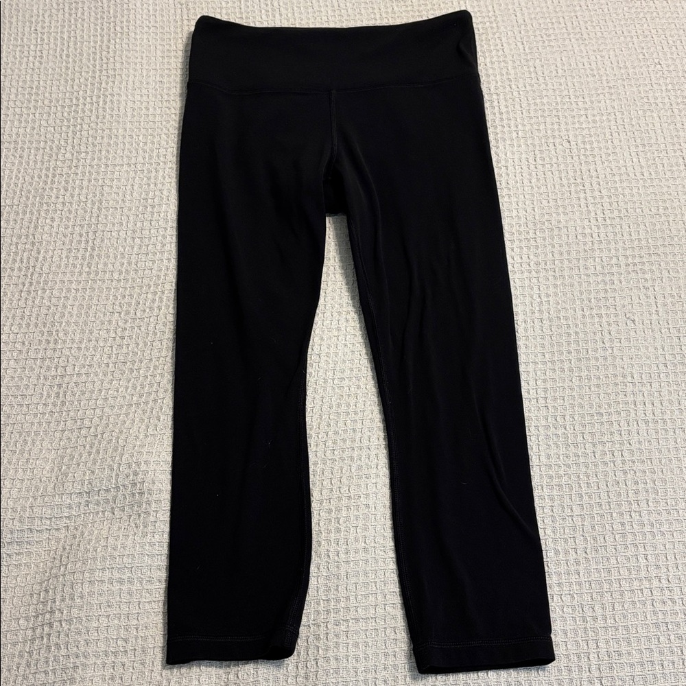 ATHLETA black Elation Capri with powervita fabric